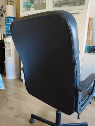 Silla de oficina negra