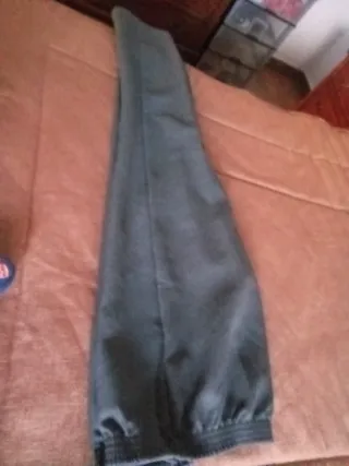 Pantalón gris