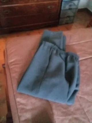 Pantalón gris