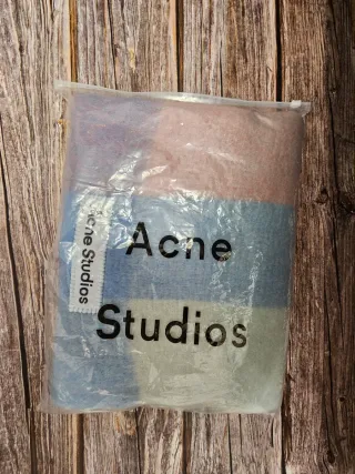 Bufanda Acne Studios cuadros