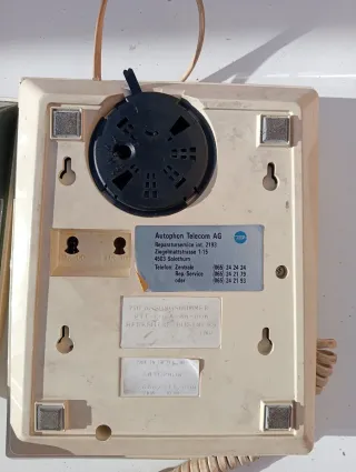 Teléfono antiguo beige