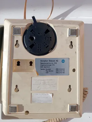 Teléfono antiguo beige