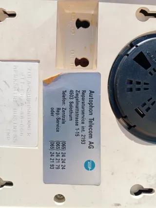 Teléfono antiguo beige