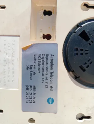 Teléfono antiguo beige