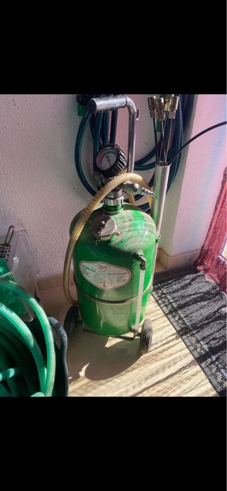 Extractor de aceite para vehículo.