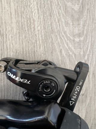 Manetas SRAM Apex 1x11 y Pinzas Tektro