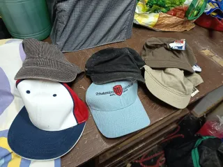 Lote 6 gorras con etiqueta
