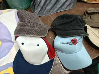 Lote 6 gorras con etiqueta