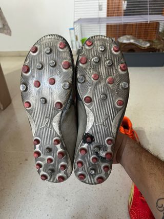 Botas de Fútbol Adidas y Puma