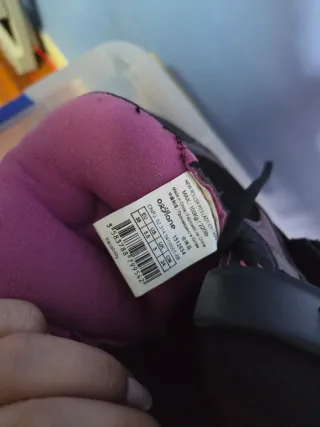 Patines en línea negros y rosas