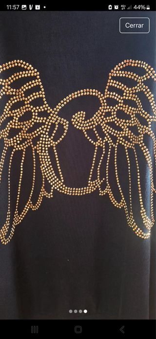 Camiseta negra con alas doradas camaleonica