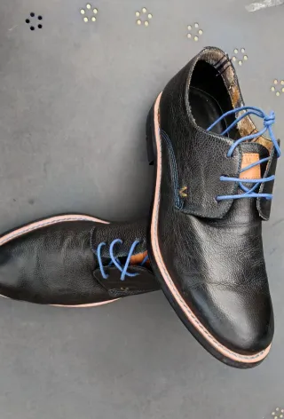 Zapatos Martinelli Negros Cordones Azules