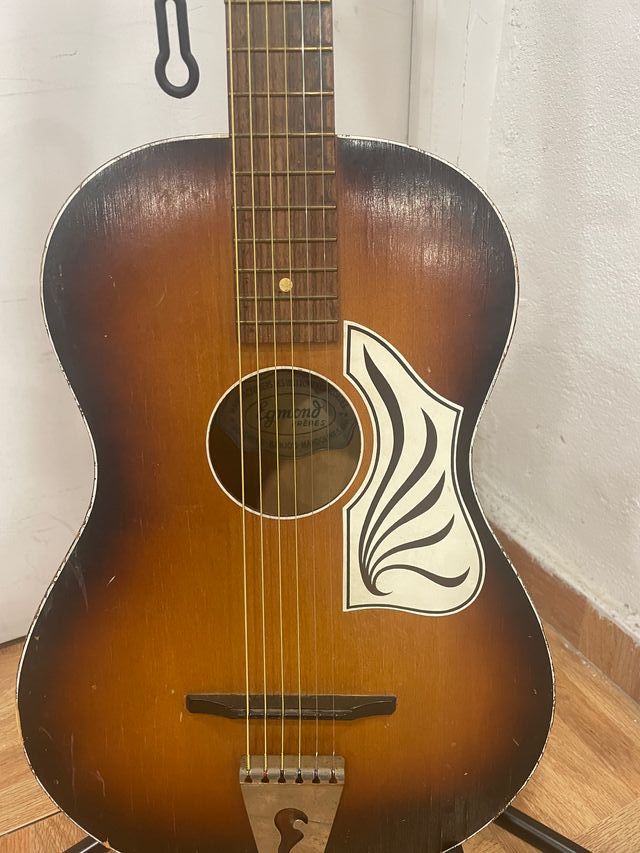 Guitarra Parlor Egmond. La Primera de G. Harrison