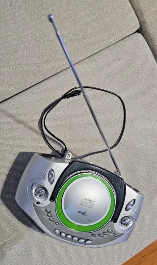 Radio CD Roadstar MP3 Plata y Verde