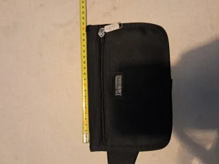 Riñonera fina negra Mundobags