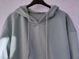 Sudadera verde bordada flores talla única