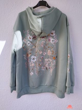Sudadera verde bordada flores talla única