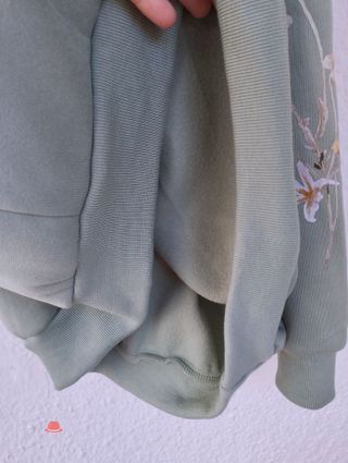Sudadera verde bordada flores talla única
