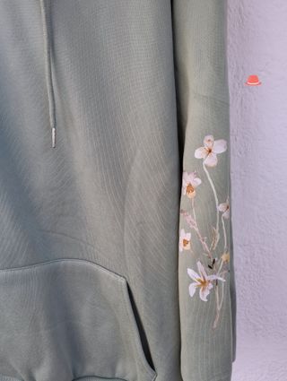 Sudadera verde bordada flores talla única