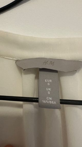 Blusa H&M Blanca Fluida Plumeti