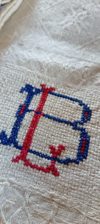 Lotto 4 asciugamani vintage ricamati a mano