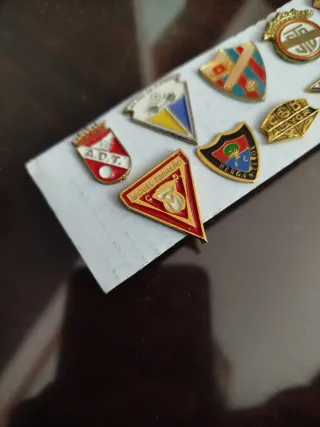 Lote de 10 pins de clubes españoles