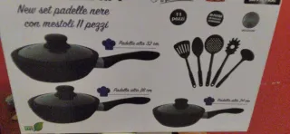 Set 11 pezzi padelle nere con mestoli