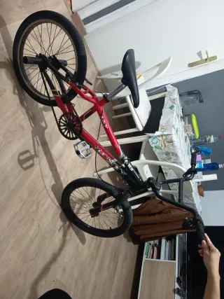 Bicicleta BMX Roja