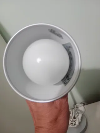 Lámpara de escritorio flexible gris