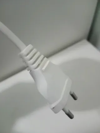 Lámpara de escritorio flexible gris