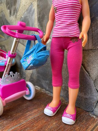 Nancy Niñera con Cochecito y Bebé