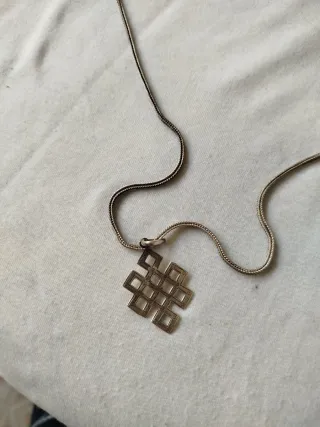 Colgante Nudo Infinito Plata de Ley