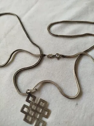 Colgante Nudo Infinito Plata de Ley