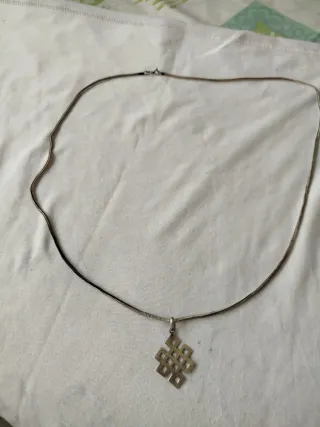 Colgante Nudo Infinito Plata de Ley