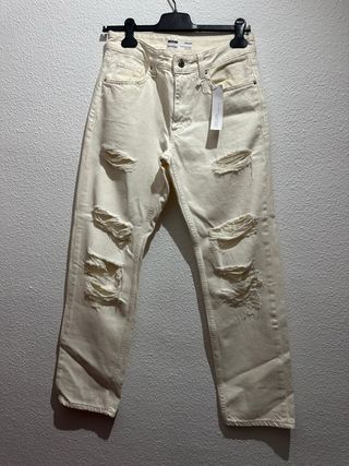 Pantalón vaquero Bershka beige roto