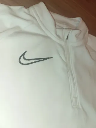 Parte de arriba chándal Nike blanco y gris
