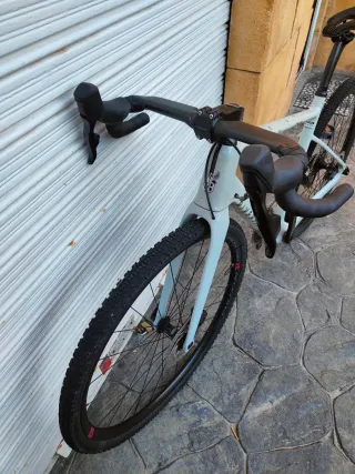 Bicicleta Gravel Riverside GCR