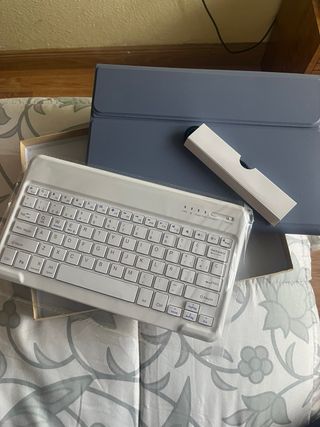 Funda y Teclado Bluetooth Blanco y Azul Marino