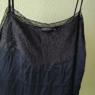 Camiseta lencera Zara negra