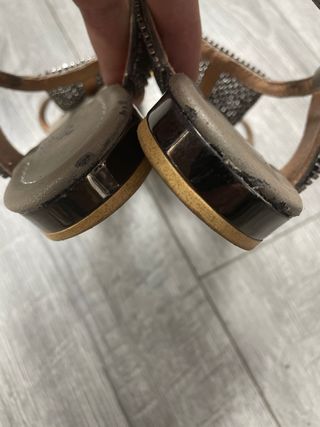 Sandalias Alma en Pena Beige y Doradas