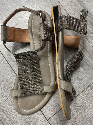 Sandalias Alma en Pena Beige y Doradas