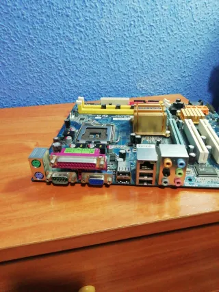 Placa Base Gigabyte GA-945GCMX-S2