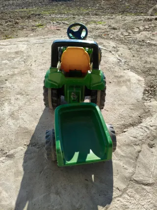 Tractor de Pedales Verde con Remolque