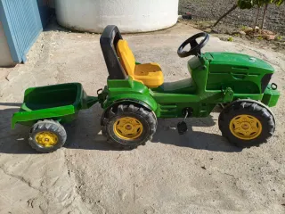 Tractor de Pedales Verde con Remolque