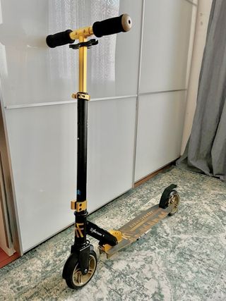 Urban Scooter Negro y Dorado