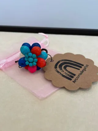 Anillo ajustable flor piedras preciosas