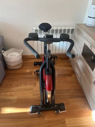 Bicicleta de Spinning Negra y Roja
