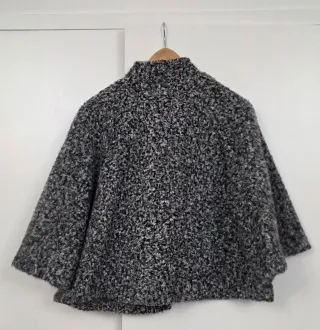 Poncho con bottoni sleeveless