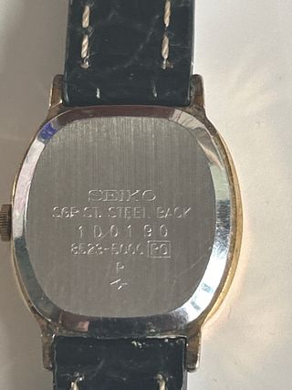 Reloj Seiko Quartz Dorado y Negro