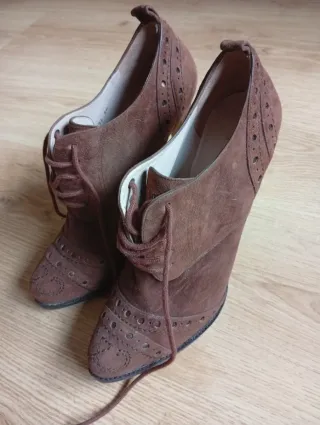 Botín cordones tacón Pura Lopez marrón ante